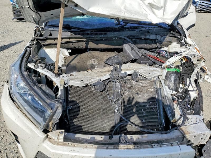 2017 TOYOTA HIGHLANDER LIMITED 12
