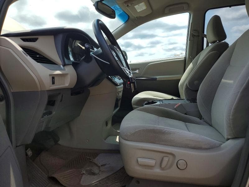 2017 TOYOTA SIENNA LE 7