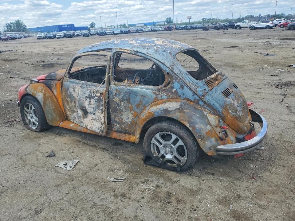 1972 VOLKSWAGEN SUPER BEETLE 2