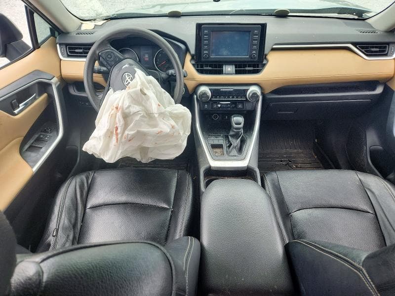2019 TOYOTA RAV4 XLE 8