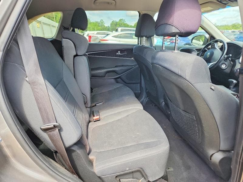 2019 KIA SORENTO LX 11