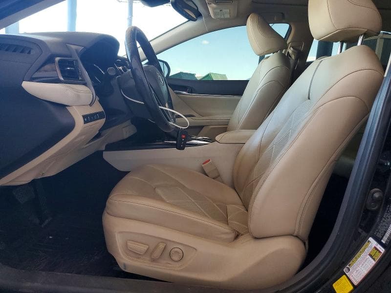 2019 TOYOTA CAMRY XLE 7