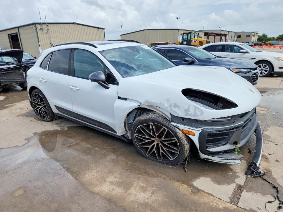 2024 PORSCHE MACAN BASE 4