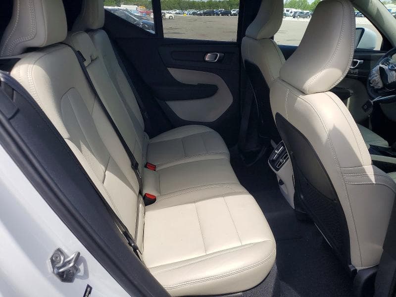 2021 VOLVO XC40 T5 MOMENTUM 11