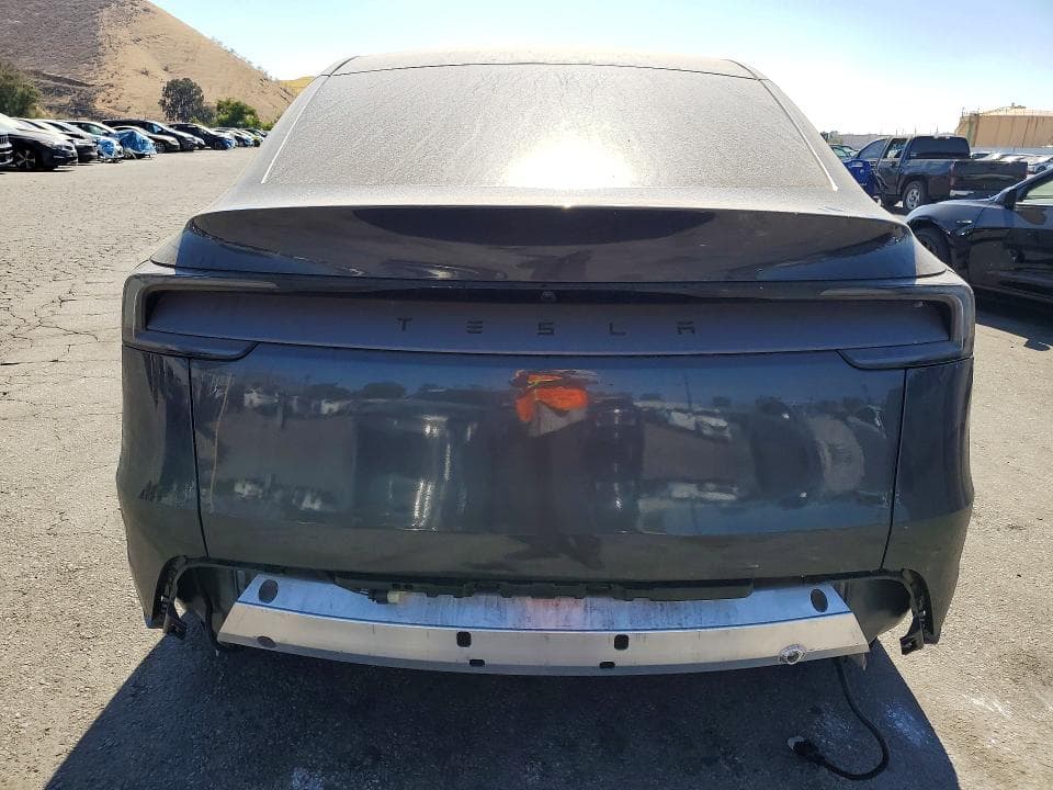 2026 TESLA MODEL Y 6