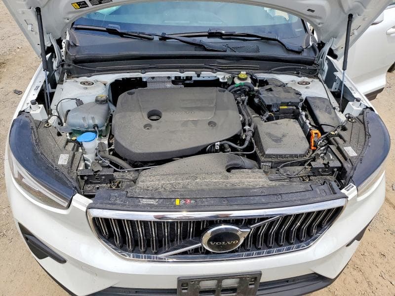 2025 VOLVO XC40 CORE 12