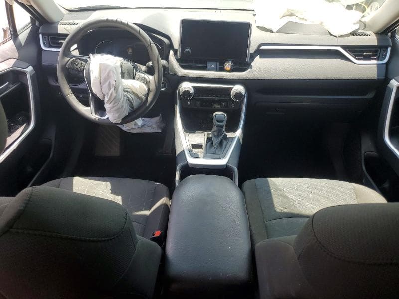 2025 TOYOTA RAV4 XLE 8