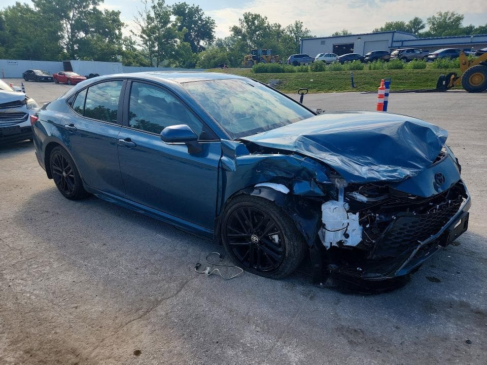 2026 TOYOTA CAMRY SE 4