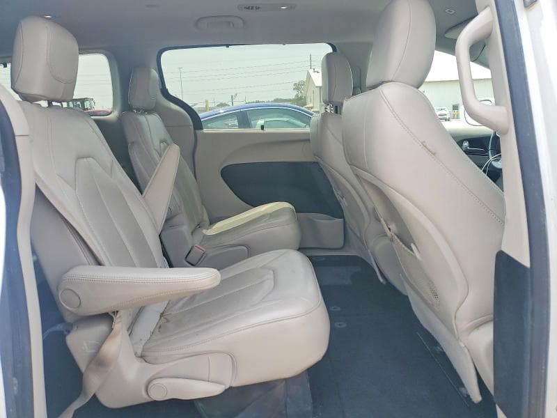 2018 CHRYSLER PACIFICA TOURING L 11