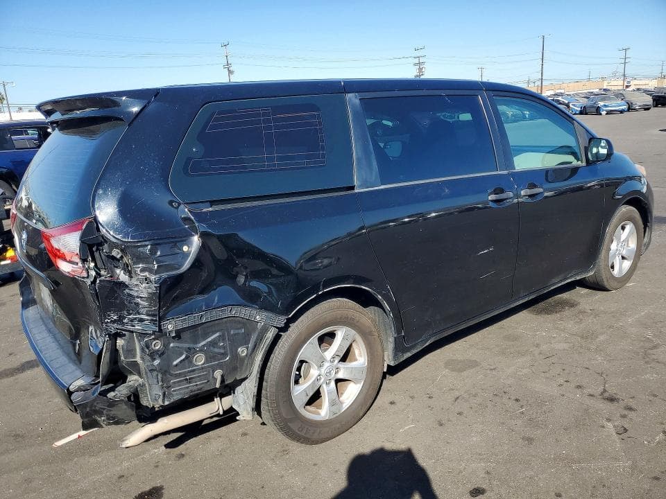 2017 TOYOTA SIENNA L 7-PASSENGER 3