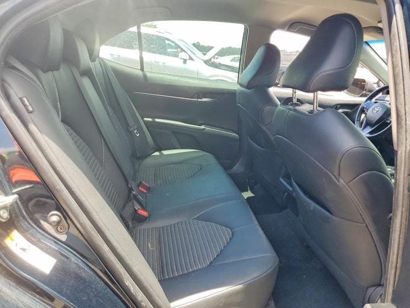2018 TOYOTA CAMRY SE 10