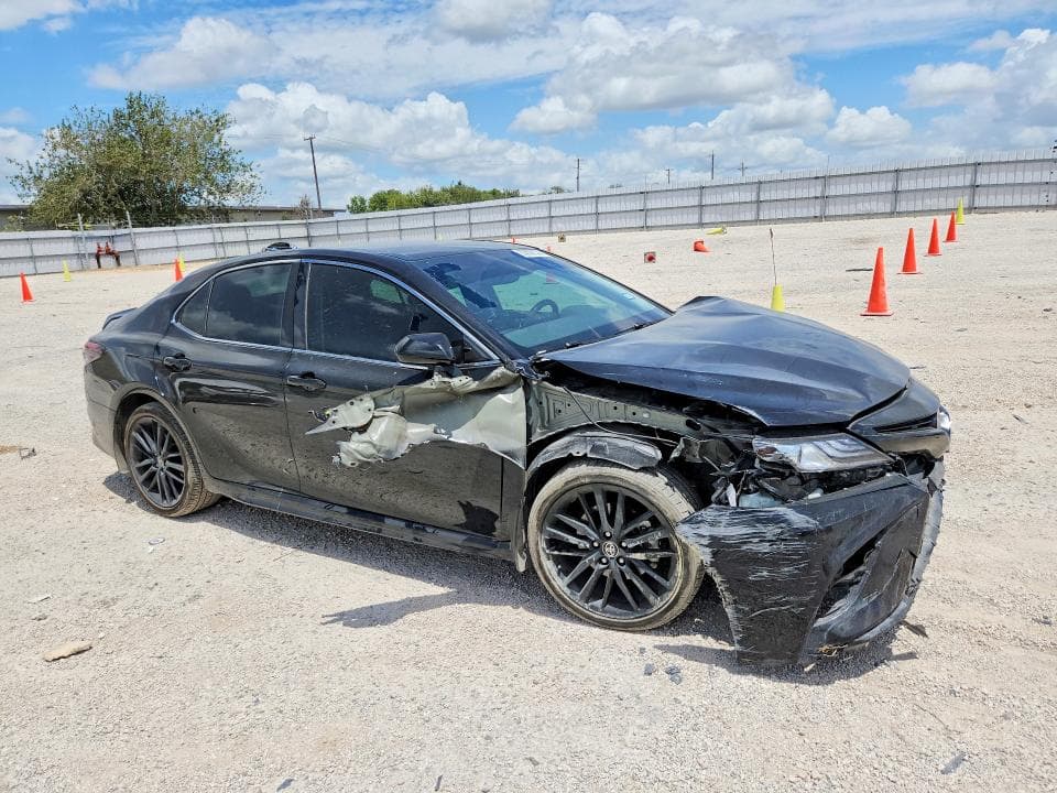 2022 TOYOTA CAMRY XSE 4