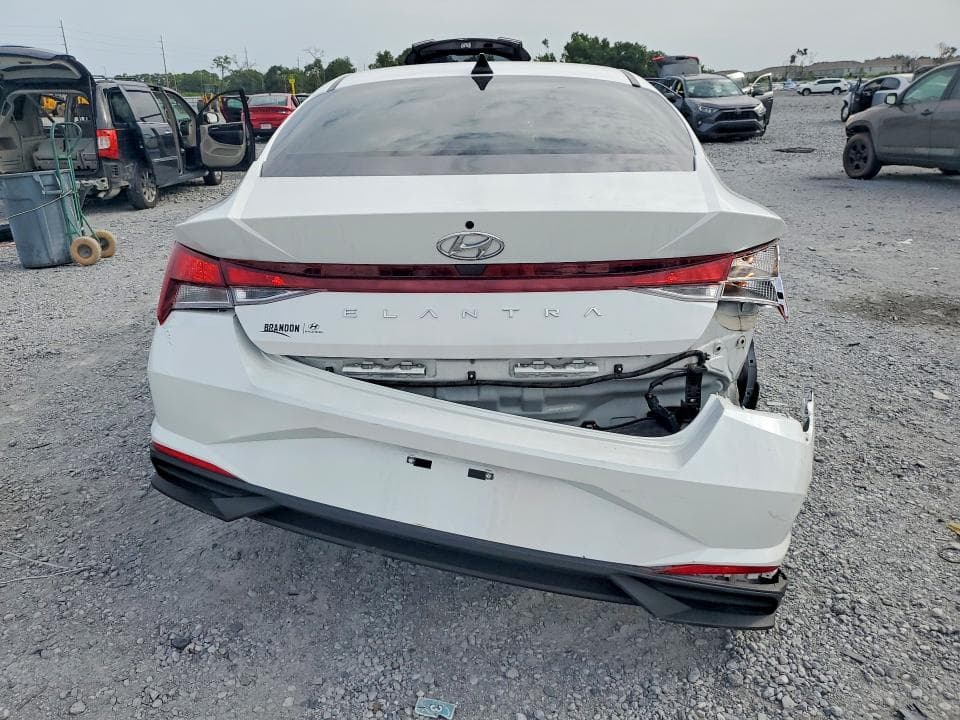 2022 HYUNDAI ELANTRA SE SE 6