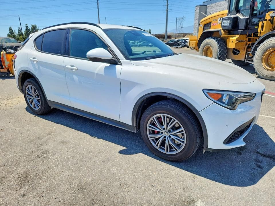 2022 ALFA ROMEO STELVIO 4