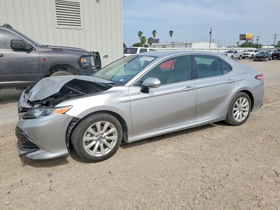 2018 TOYOTA CAMRY LE