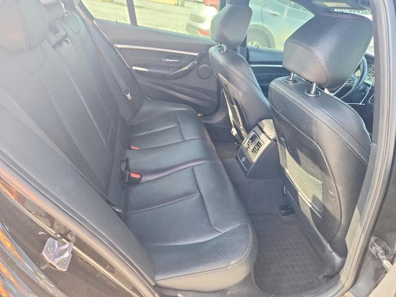 2018 BMW 330 XI 10