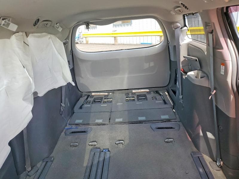 2017 TOYOTA SIENNA LE 10