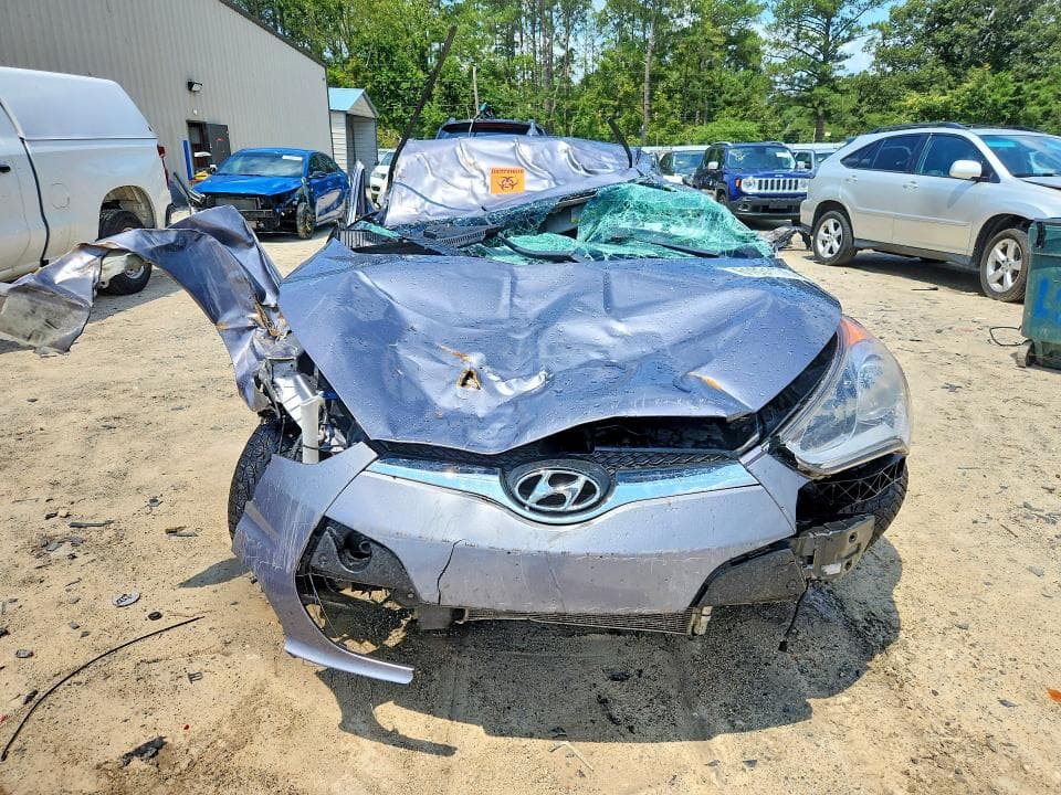 2017 HYUNDAI VELOSTER BASE 5
