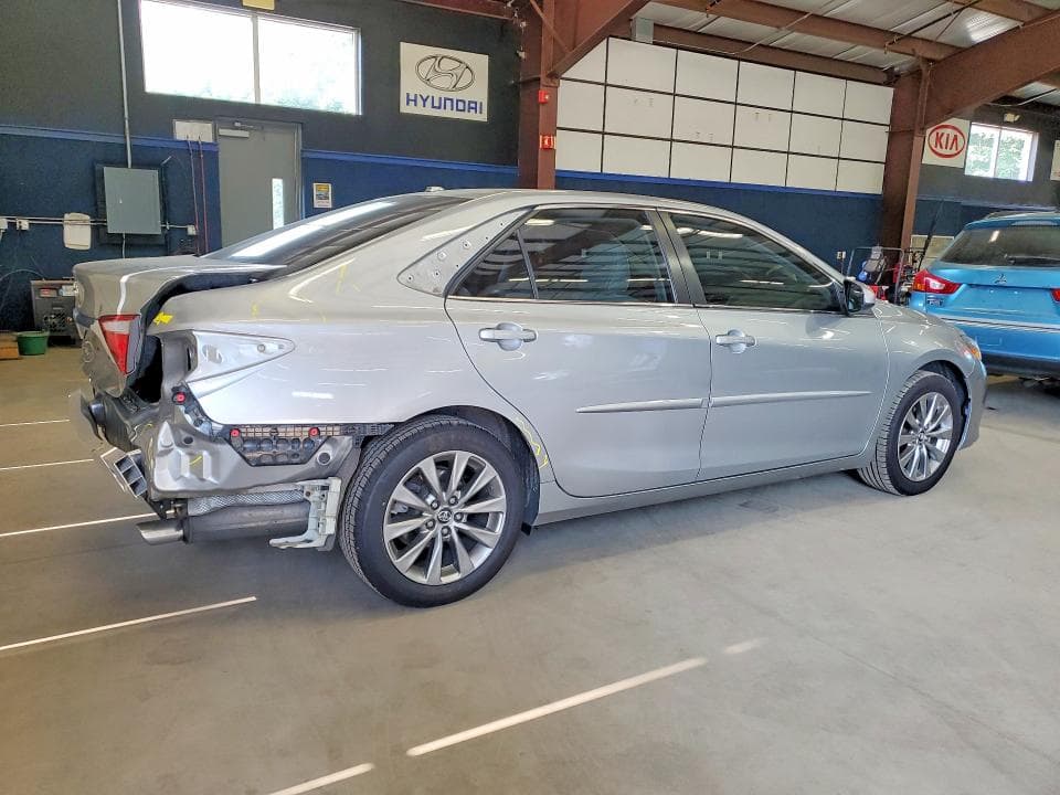 2017 TOYOTA CAMRY XLE 3