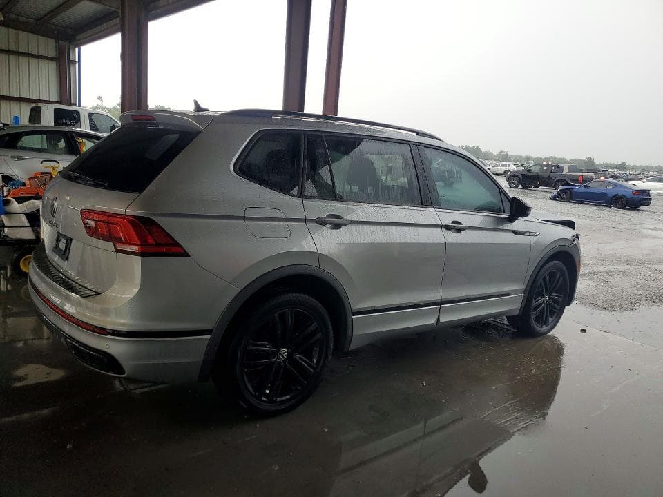 2022 VOLKSWAGEN TIGUAN SE R-LINE BLACK 3