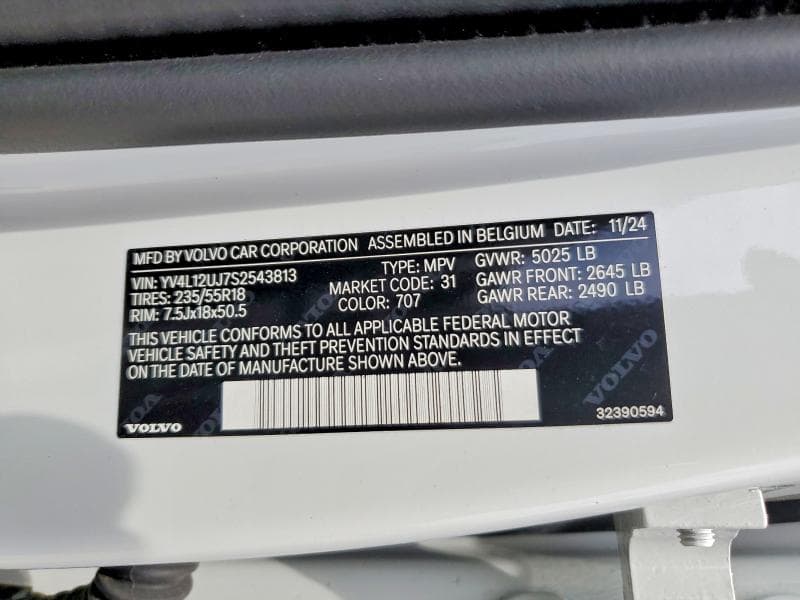 2025 VOLVO XC40 CORE 13