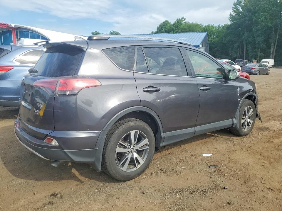 2018 TOYOTA RAV4 XLE 3