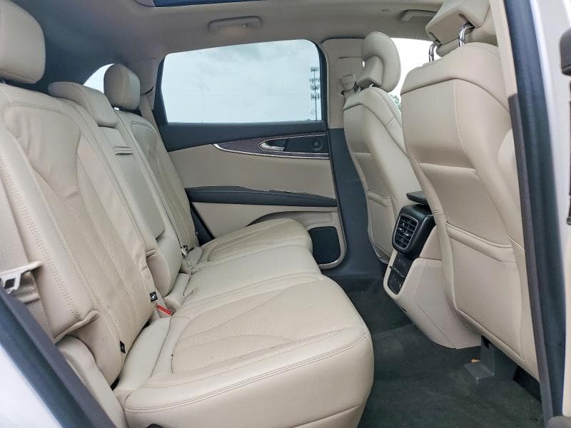 2019 LINCOLN NAUTILUS RESERVE 11