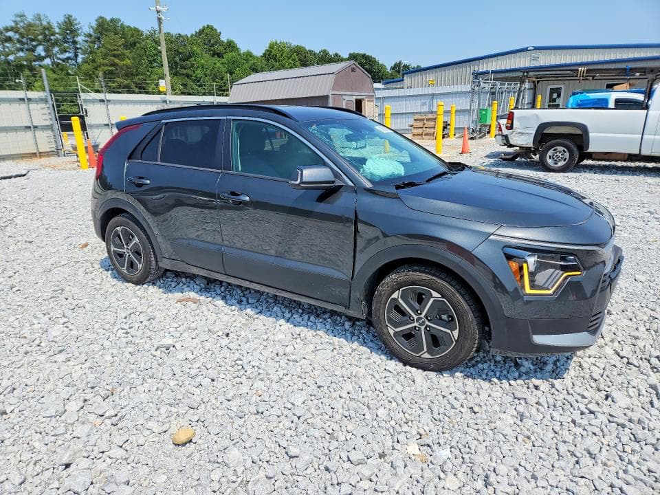 2023 KIA NIRO EX 4