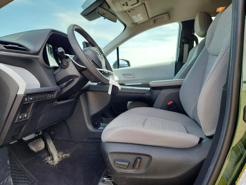 2025 TOYOTA SIENNA LE 7