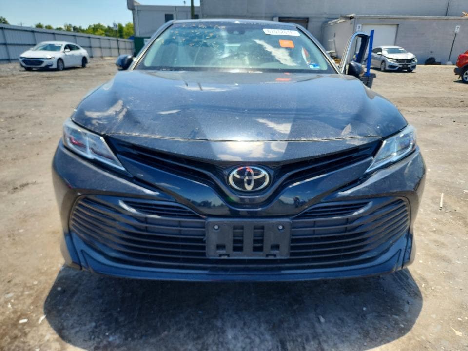 2018 TOYOTA CAMRY LE 5