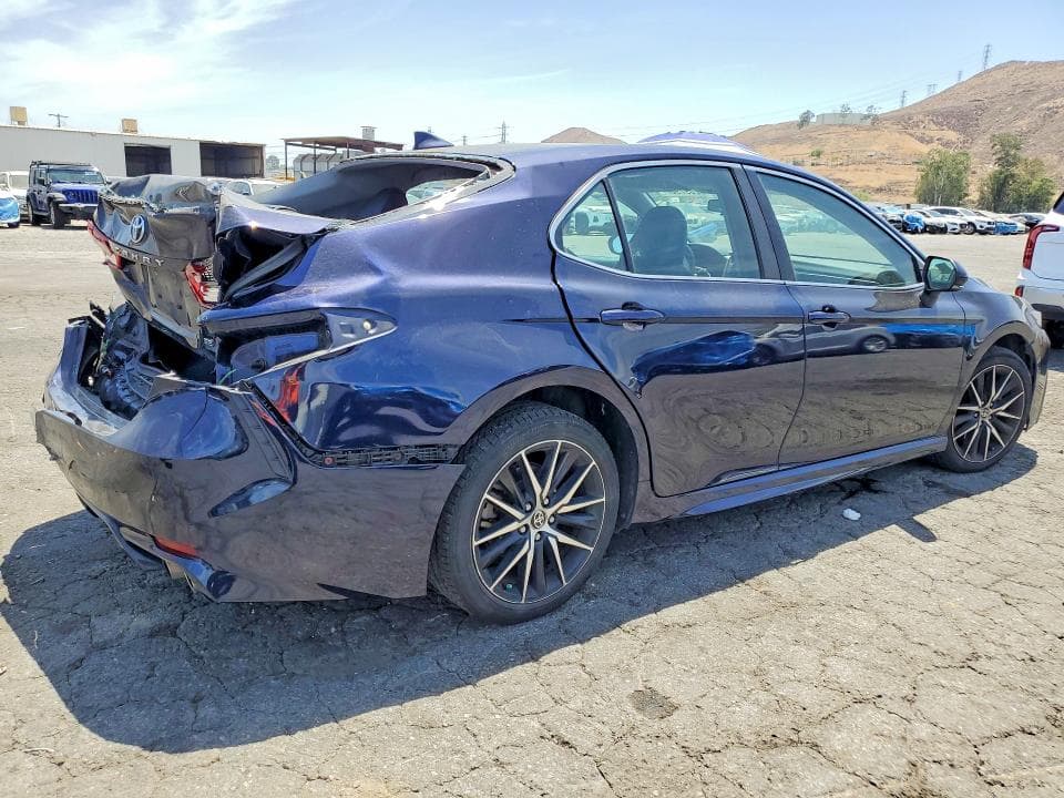 2022 TOYOTA CAMRY SE 3