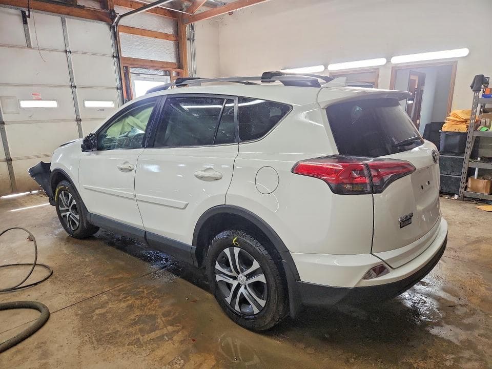 2018 TOYOTA RAV4 LE 2