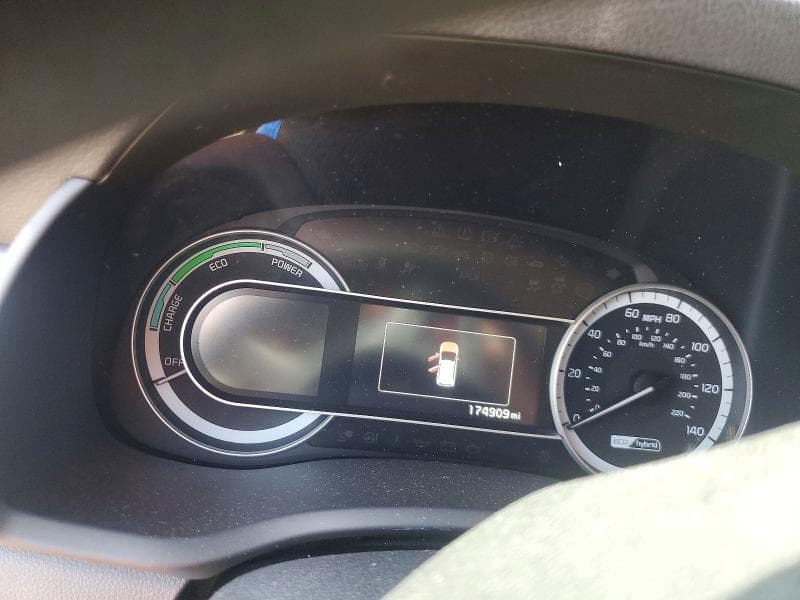 2018 KIA NIRO LX 9