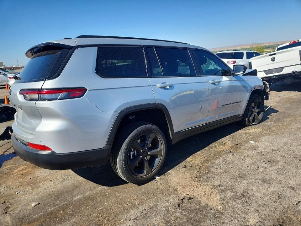 2025 JEEP GR CHEROKE 3