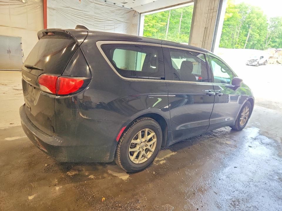 2022 CHRYSLER VOYAGER LX 3