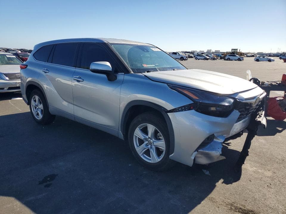 2021 TOYOTA HIGHLANDER LE 4