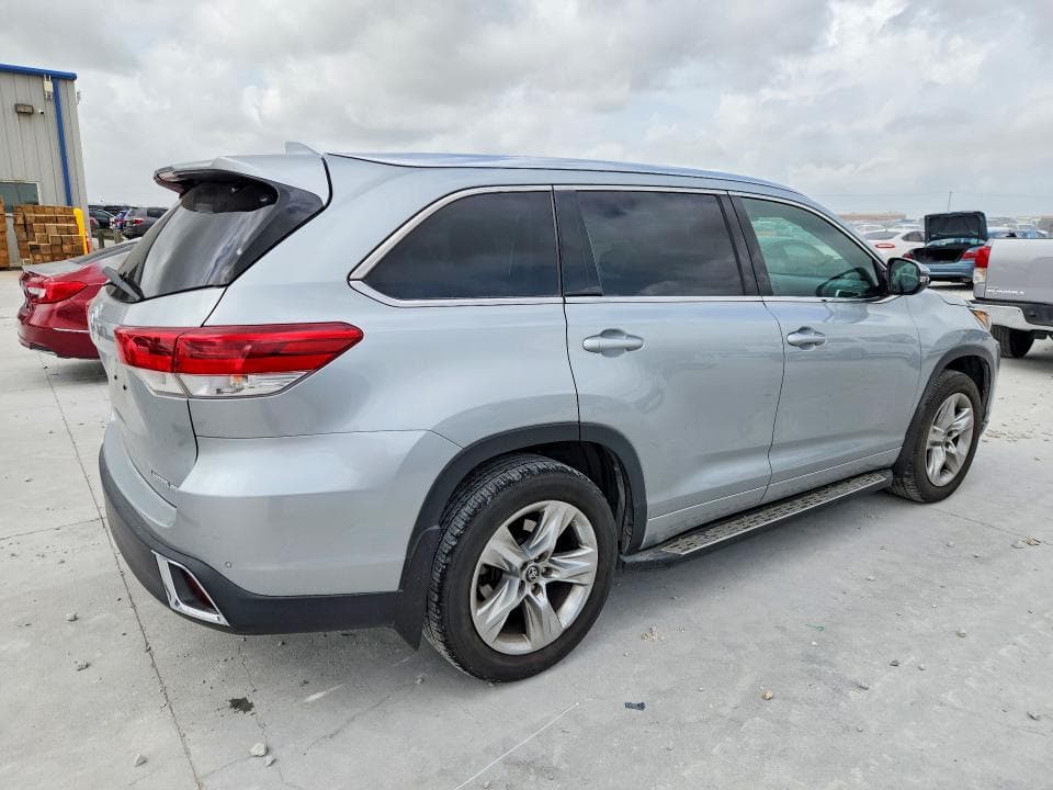 2017 TOYOTA HIGHLANDER LIMITED 3
