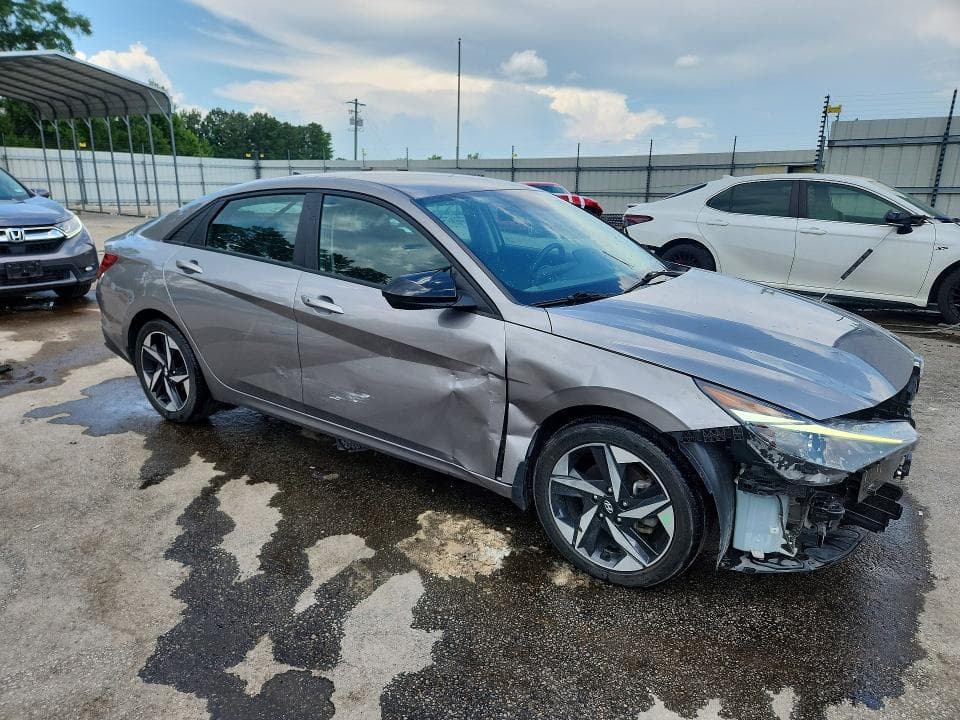2023 HYUNDAI ELANTRA SEL 4