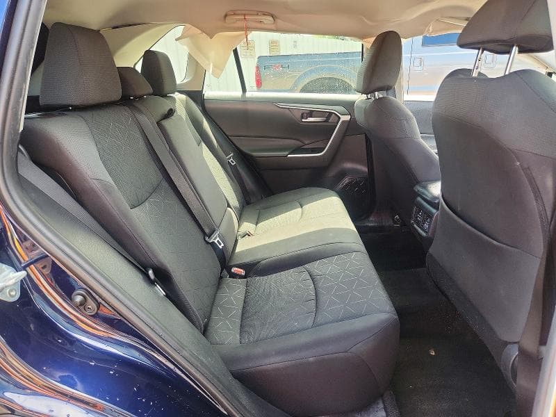 2021 TOYOTA RAV4 XLE 11