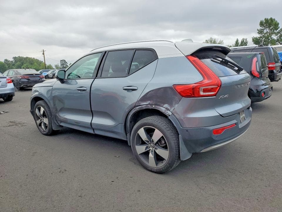 2019 VOLVO XC40 T5 MOMENTUM 2