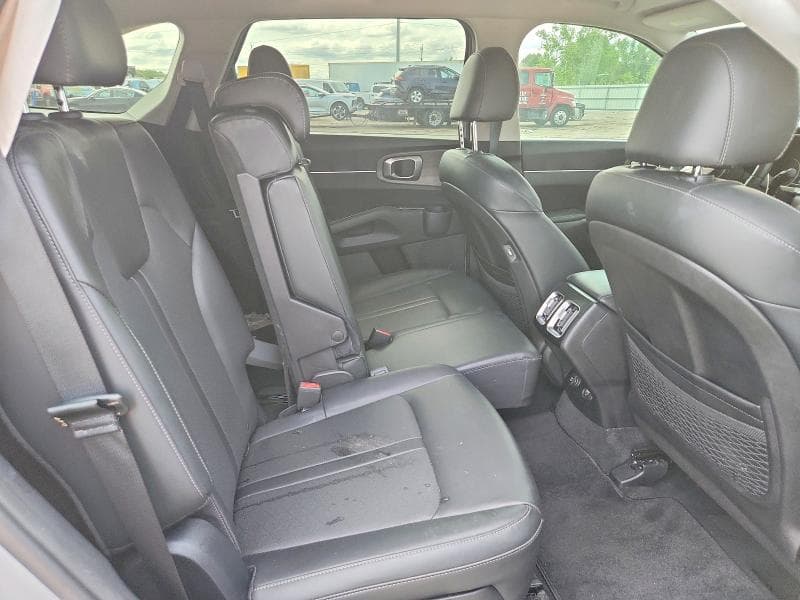 2022 KIA SORENTO S 11