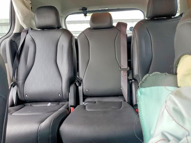 2025 KIA CARNIVAL EX 10
