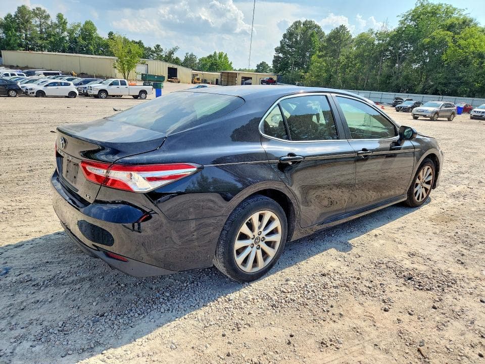 2018 TOYOTA CAMRY LE 3