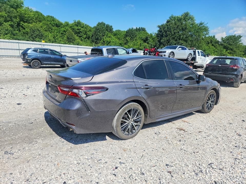 2021 TOYOTA CAMRY SE 3