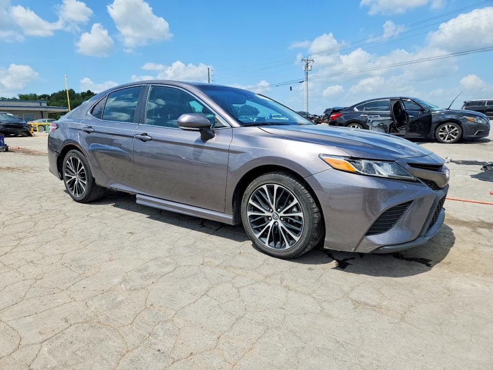 2020 TOYOTA CAMRY SE 4