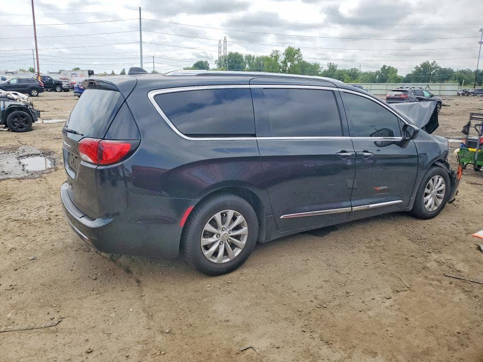 2019 CHRYSLER PACIFICA TOURING L 3