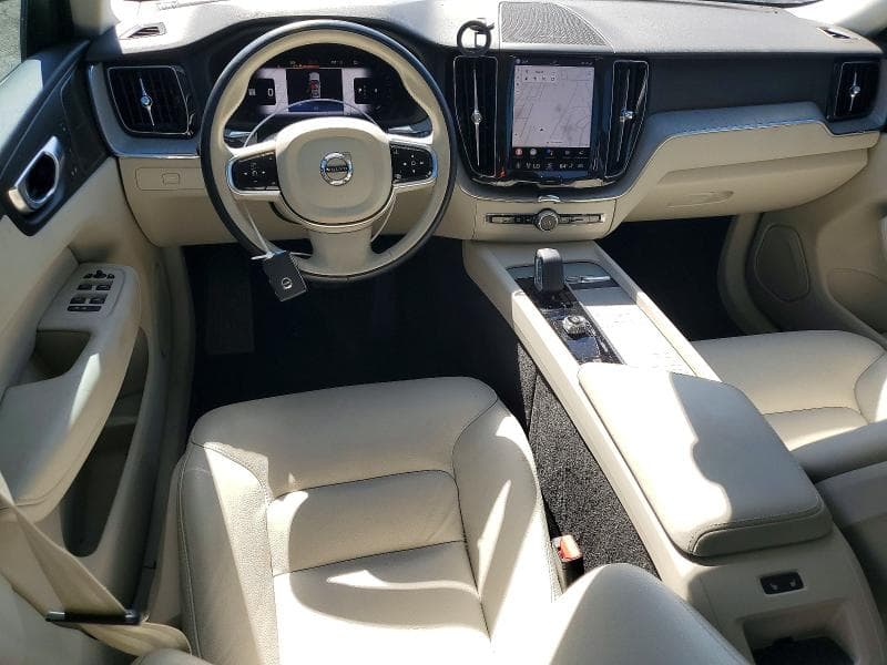 2024 VOLVO XC60 PLUS 8