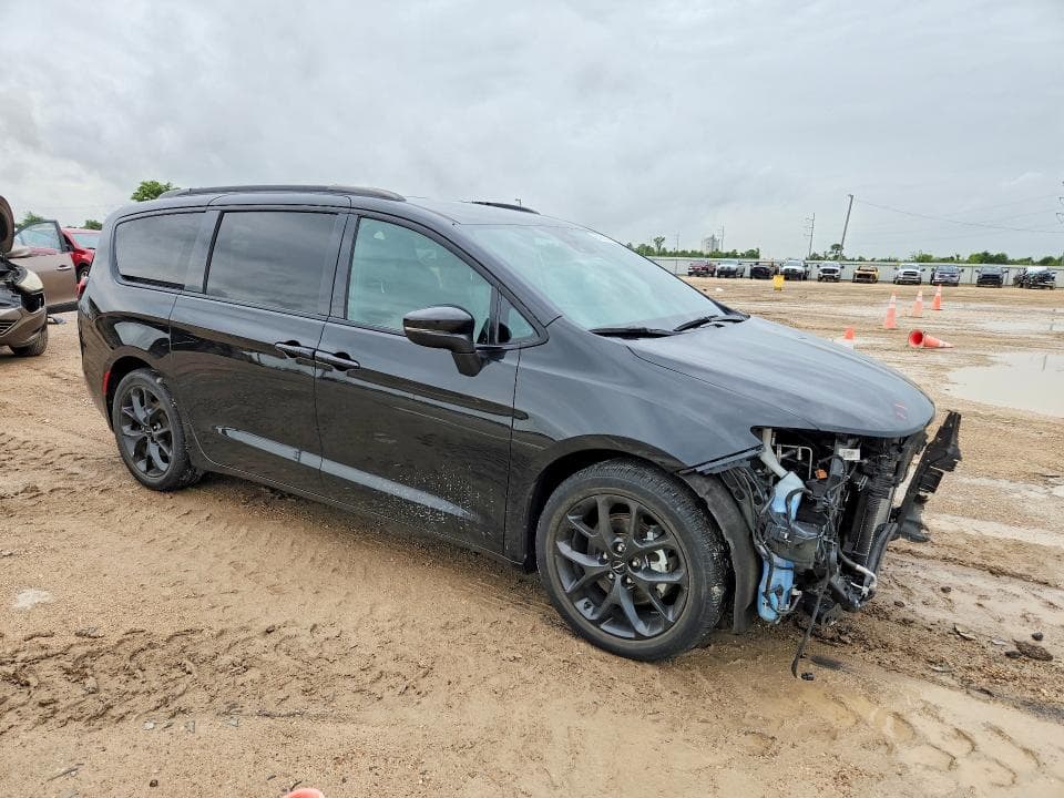 2023 CHRYSLER PACIFICA TOURING L 4