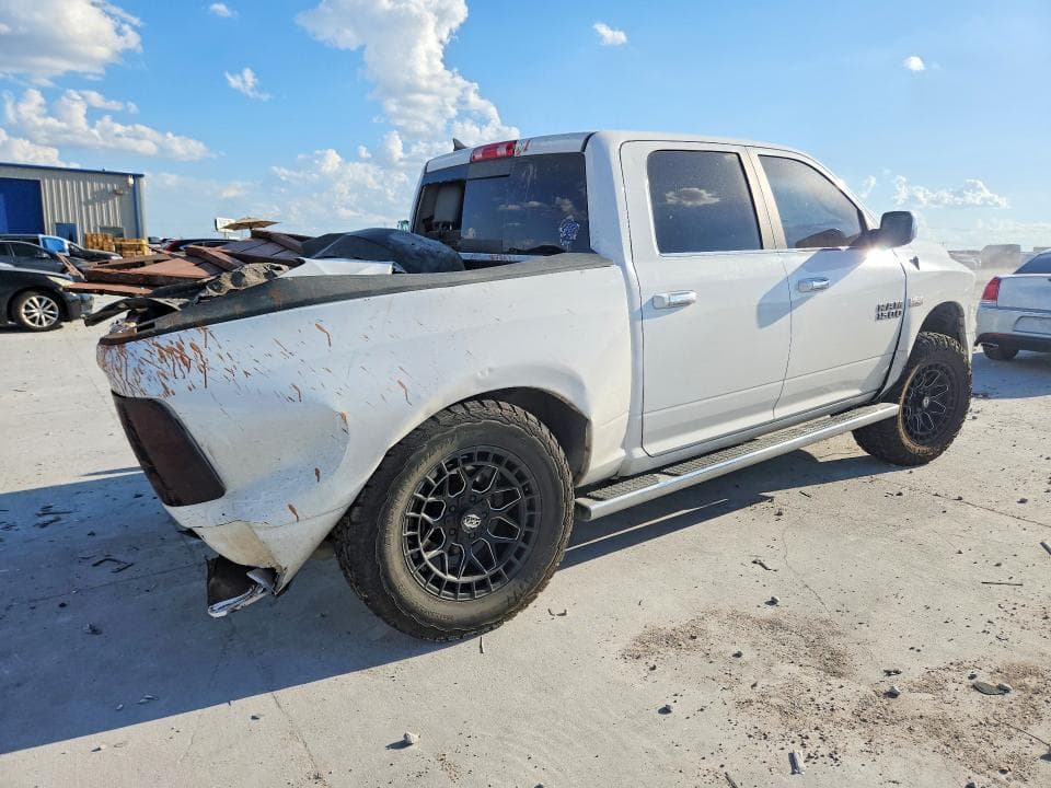 2018 RAM 1500 SLT 3