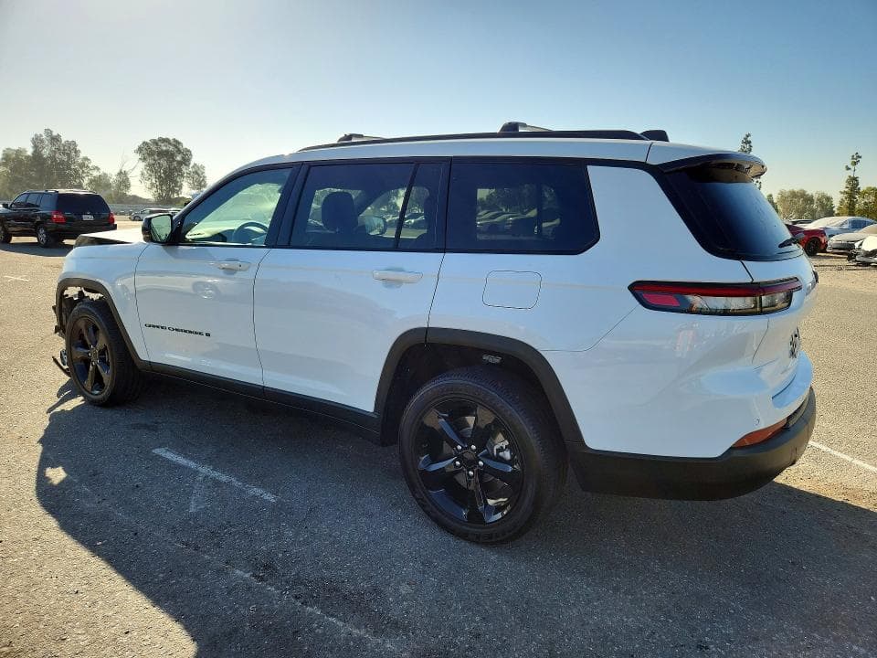 2023 JEEP GRAND CHEROKEE L LAREDO 2